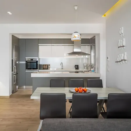 Lindia Athena Luxury