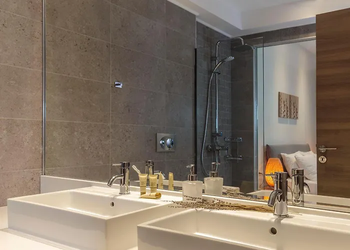 Lindia Athena Luxury